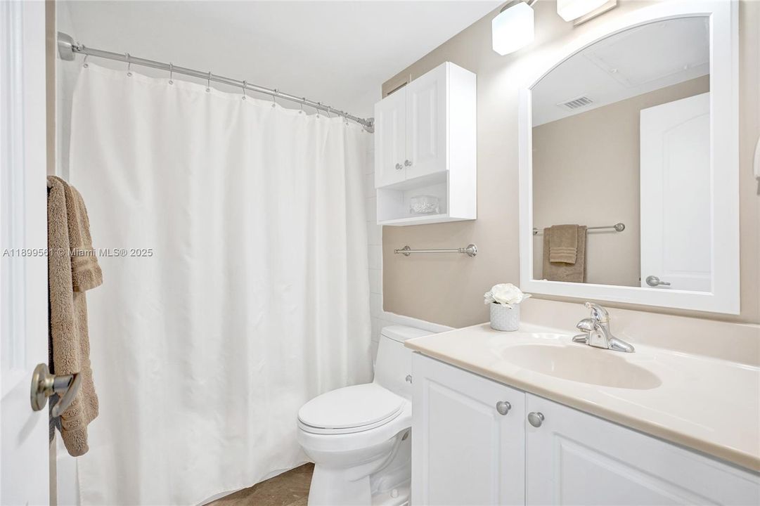 For Sale: $524,900 (1 beds, 1 baths, 835 Square Feet)
