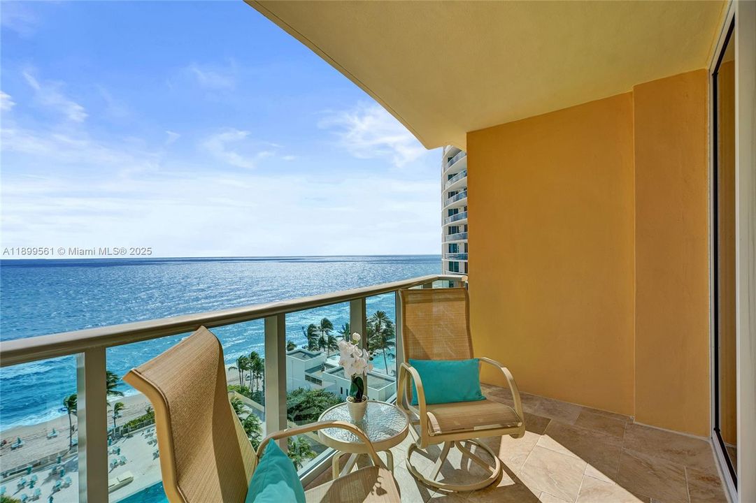 For Sale: $524,900 (1 beds, 1 baths, 835 Square Feet)