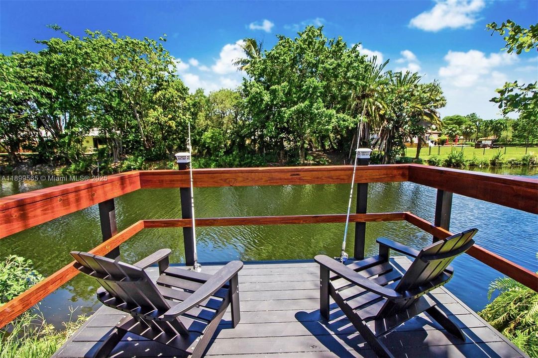 For Sale: $1,600,000 (6 beds, 3 baths, 2431 Square Feet)