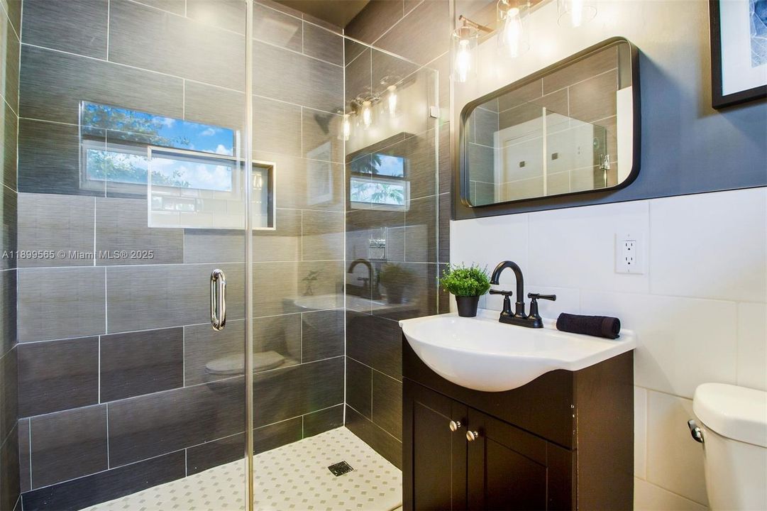 For Sale: $1,600,000 (6 beds, 3 baths, 2431 Square Feet)