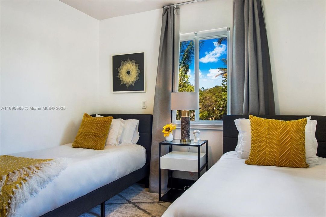 For Sale: $1,600,000 (6 beds, 3 baths, 2431 Square Feet)