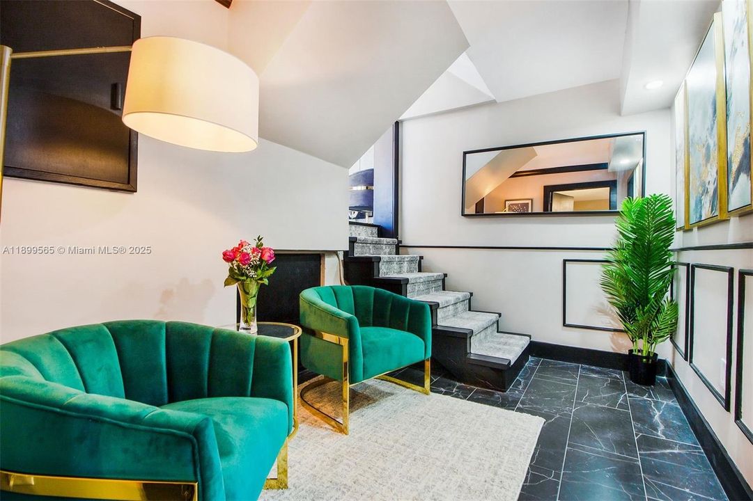 For Sale: $1,600,000 (6 beds, 3 baths, 2431 Square Feet)