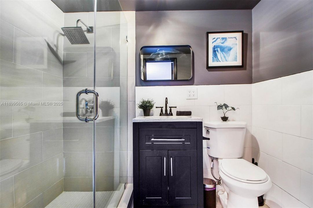 For Sale: $1,600,000 (6 beds, 3 baths, 2431 Square Feet)