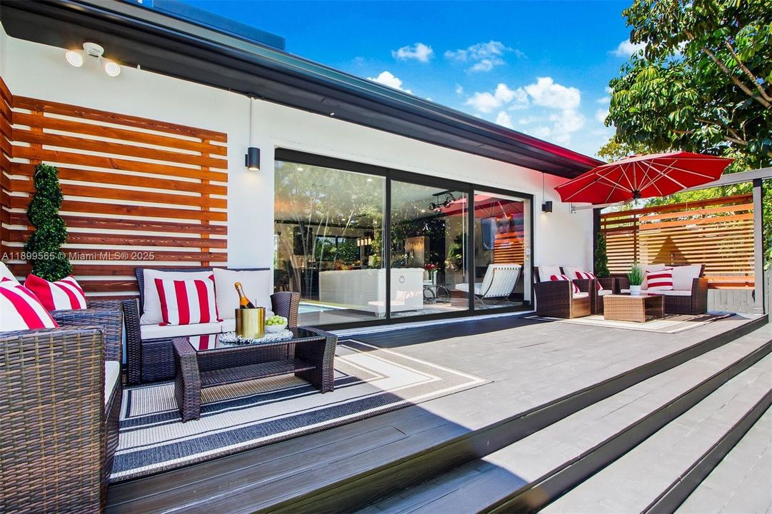 For Sale: $1,600,000 (6 beds, 3 baths, 2431 Square Feet)