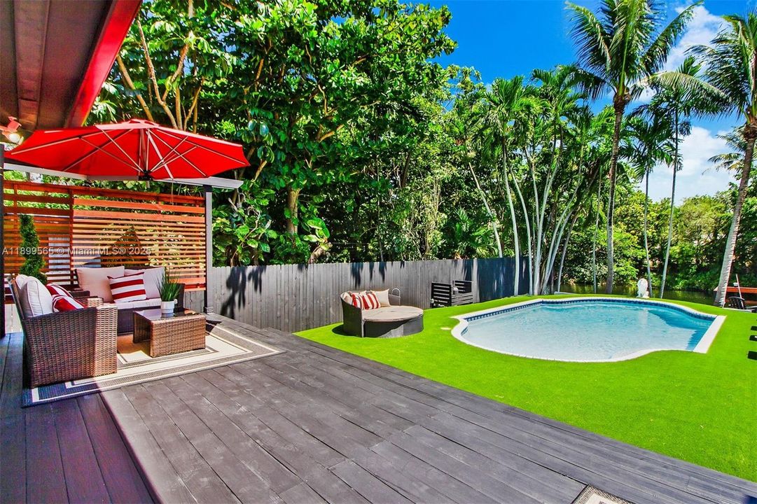 For Sale: $1,600,000 (6 beds, 3 baths, 2431 Square Feet)