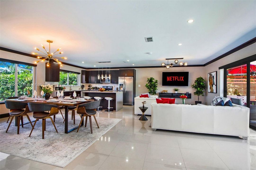 For Sale: $1,600,000 (6 beds, 3 baths, 2431 Square Feet)