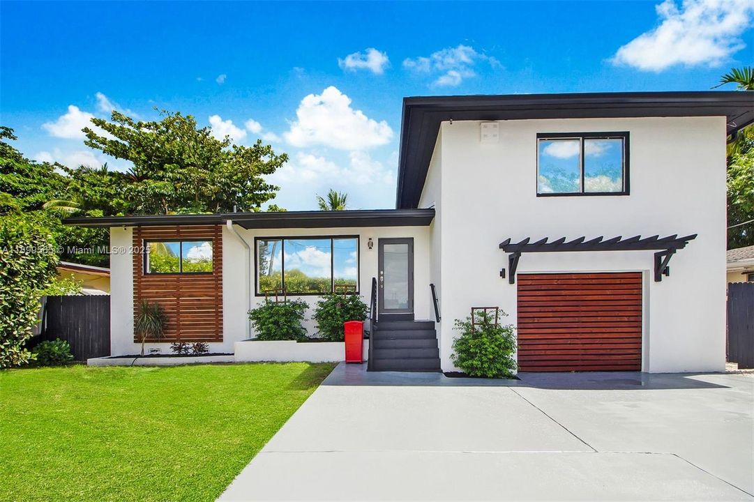 For Sale: $1,600,000 (6 beds, 3 baths, 2431 Square Feet)