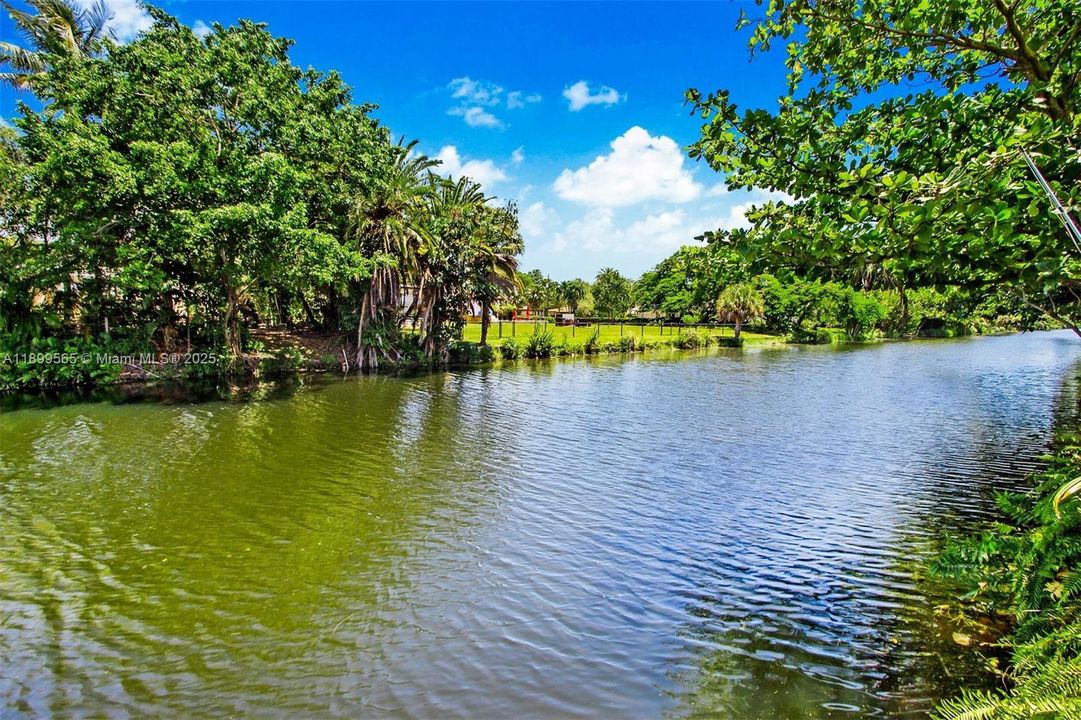 For Sale: $1,600,000 (6 beds, 3 baths, 2431 Square Feet)