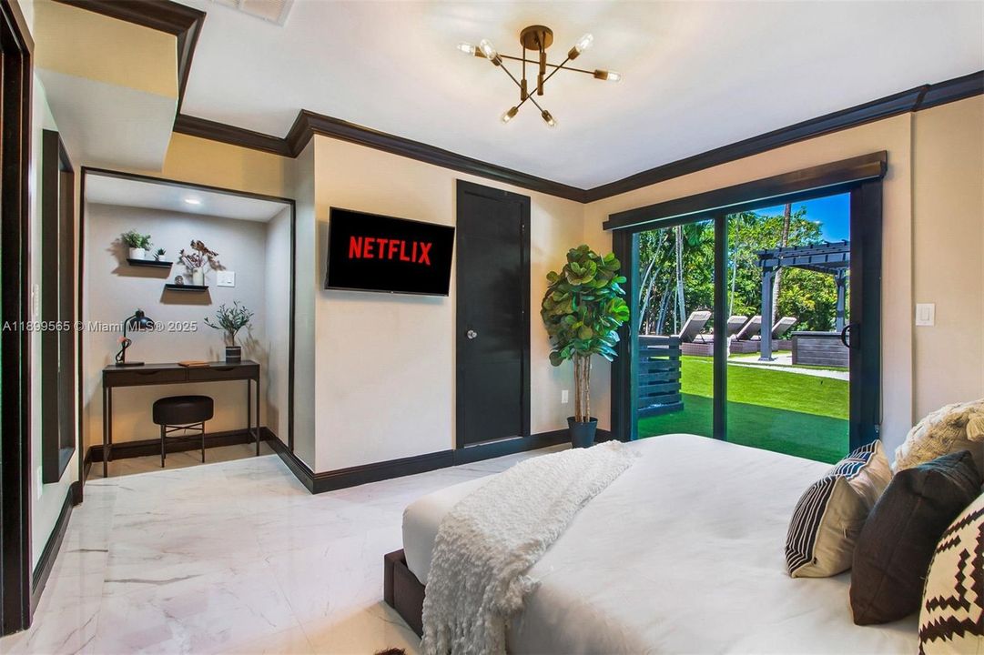 For Sale: $1,600,000 (6 beds, 3 baths, 2431 Square Feet)