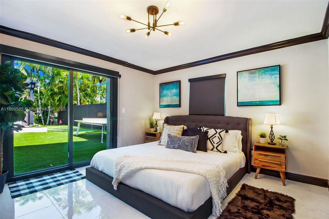 For Sale: $1,600,000 (6 beds, 3 baths, 2431 Square Feet)