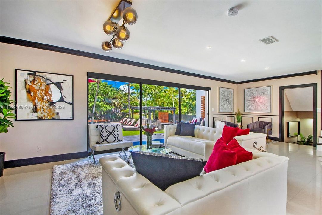 For Sale: $1,600,000 (6 beds, 3 baths, 2431 Square Feet)