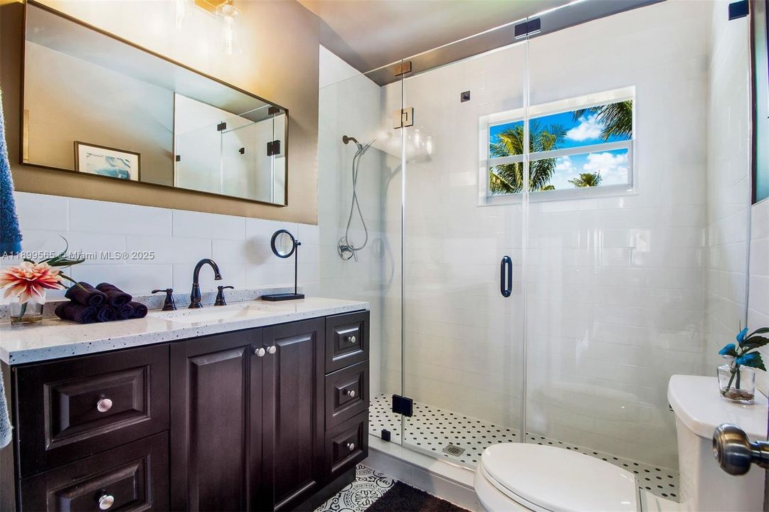 For Sale: $1,600,000 (6 beds, 3 baths, 2431 Square Feet)