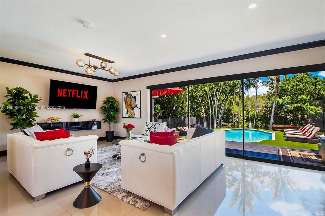 For Sale: $1,600,000 (6 beds, 3 baths, 2431 Square Feet)