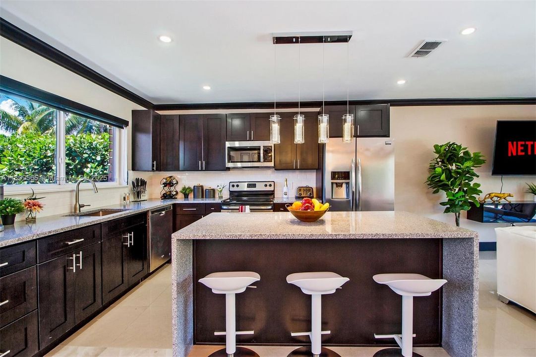 For Sale: $1,600,000 (6 beds, 3 baths, 2431 Square Feet)