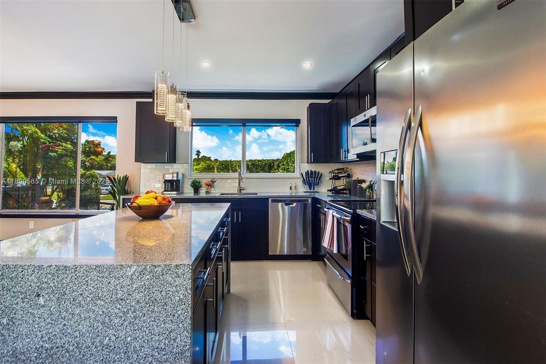 For Sale: $1,600,000 (6 beds, 3 baths, 2431 Square Feet)