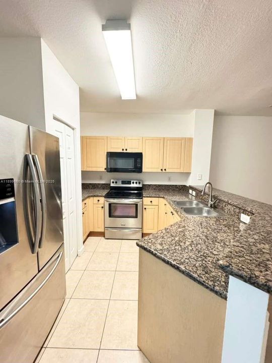 Active With Contract: $2,500 (3 beds, 2 baths, 1478 Square Feet)