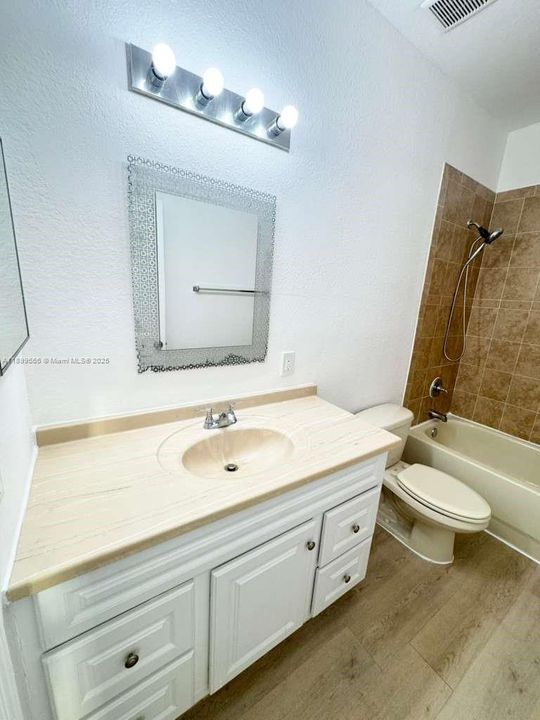 Active With Contract: $2,500 (3 beds, 2 baths, 1478 Square Feet)