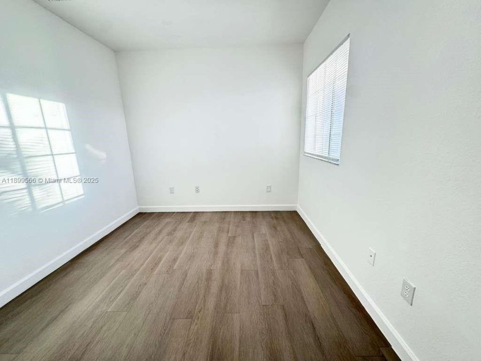 Active With Contract: $2,500 (3 beds, 2 baths, 1478 Square Feet)