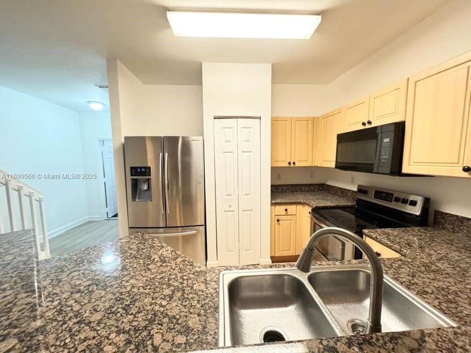 Active With Contract: $2,500 (3 beds, 2 baths, 1478 Square Feet)