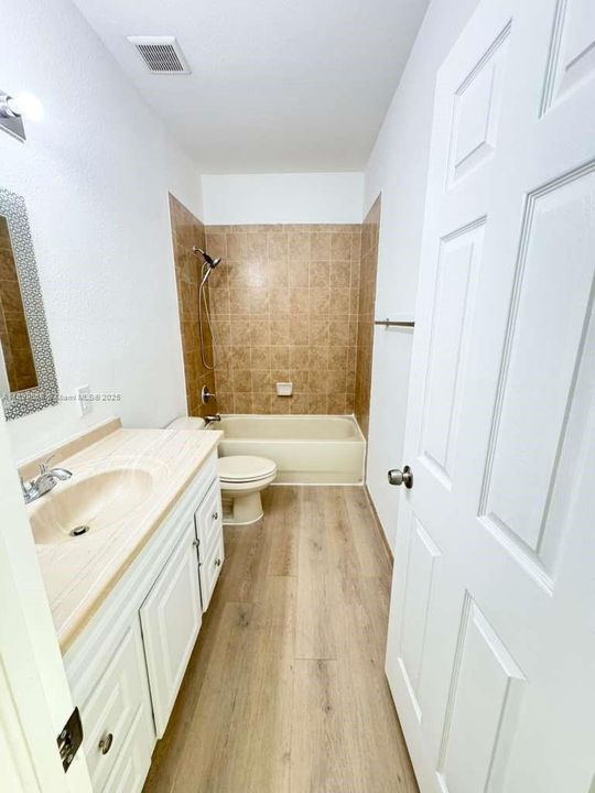 Active With Contract: $2,500 (3 beds, 2 baths, 1478 Square Feet)