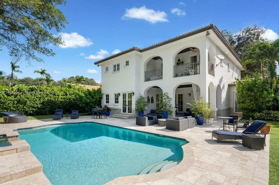 Recently Sold: $5,500,000 (6 beds, 6 baths, 5326 Square Feet)