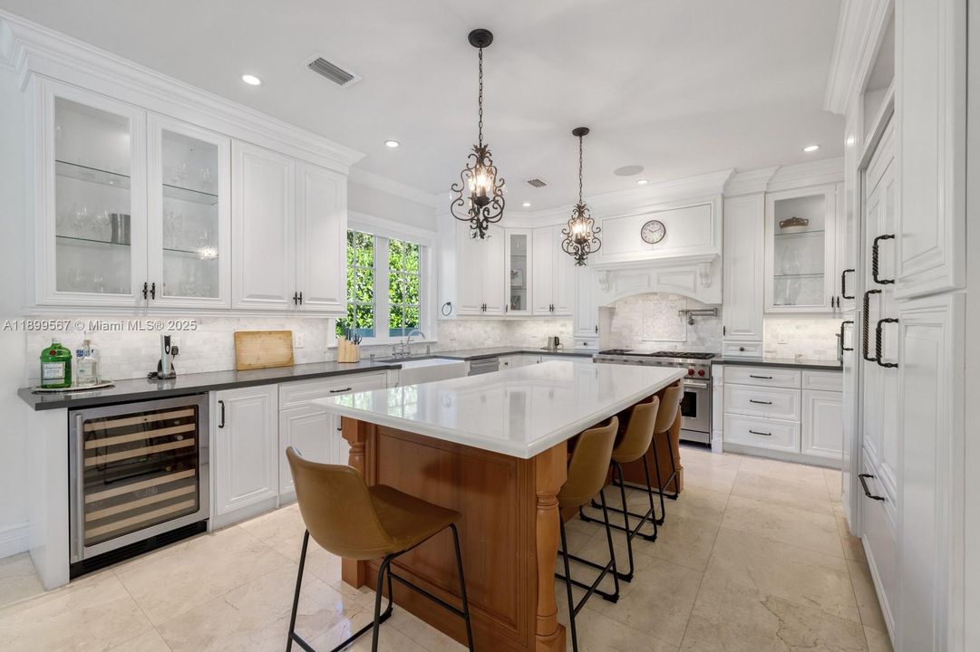 Recently Sold: $5,500,000 (6 beds, 6 baths, 5326 Square Feet)