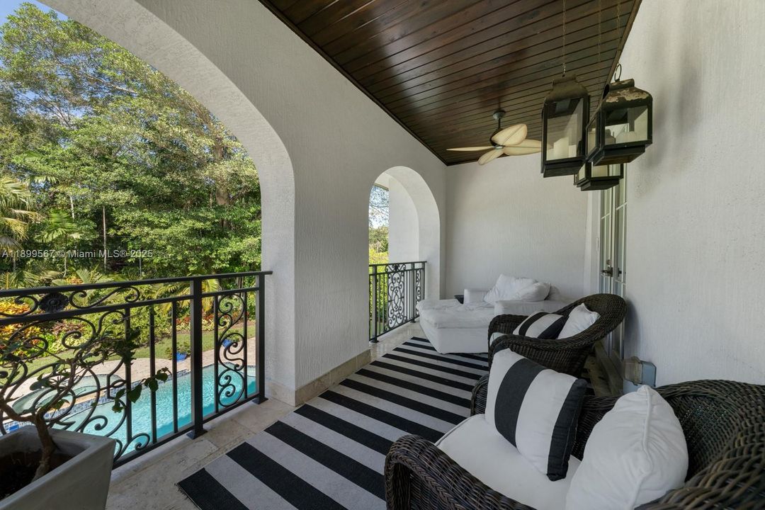 Recently Sold: $5,500,000 (6 beds, 6 baths, 5326 Square Feet)