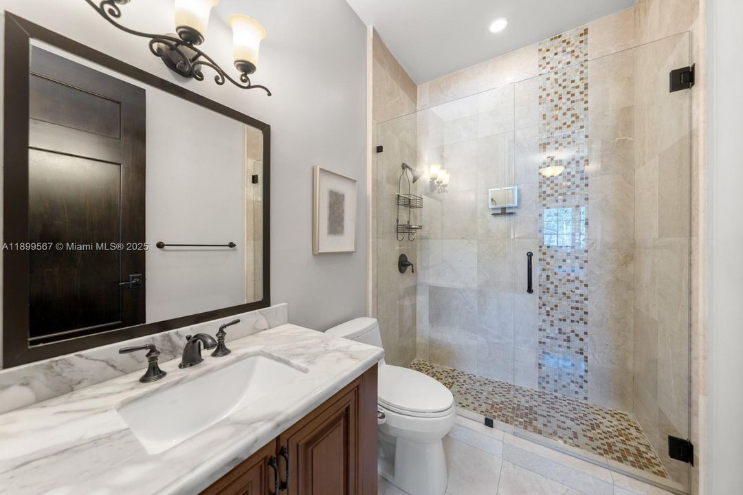 Recently Sold: $5,500,000 (6 beds, 6 baths, 5326 Square Feet)