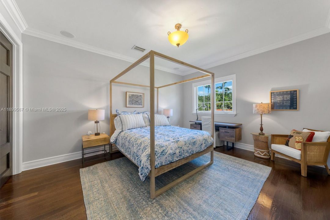 Recently Sold: $5,500,000 (6 beds, 6 baths, 5326 Square Feet)