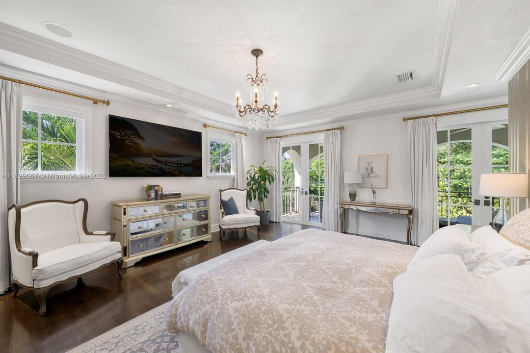 Recently Sold: $5,500,000 (6 beds, 6 baths, 5326 Square Feet)