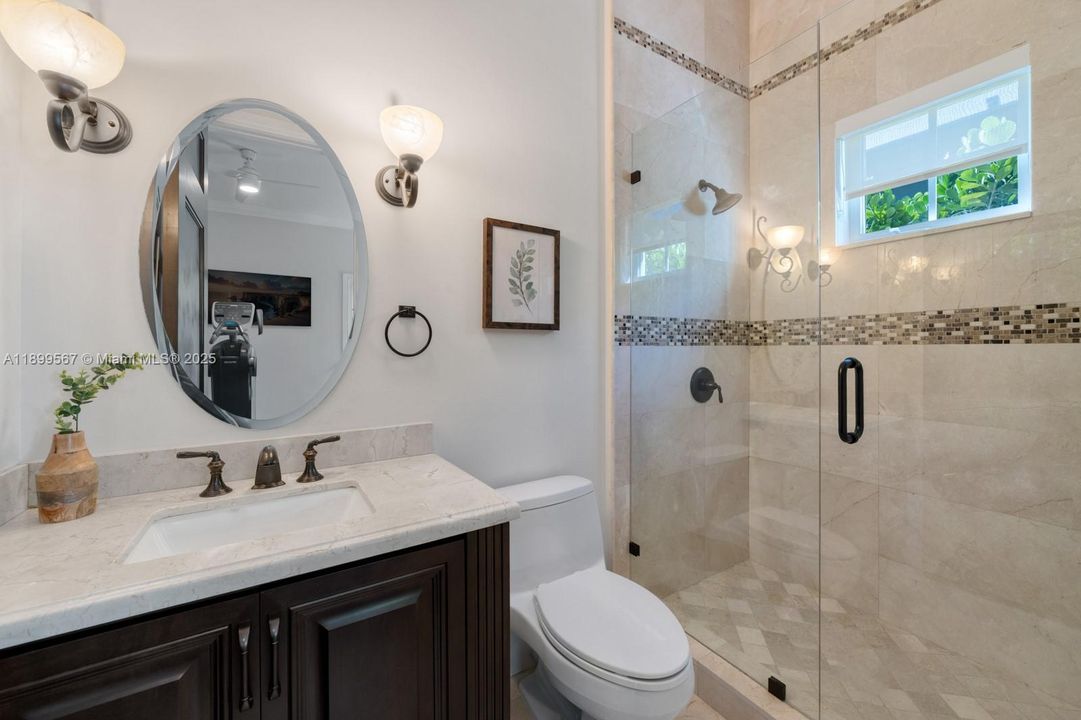 Recently Sold: $5,500,000 (6 beds, 6 baths, 5326 Square Feet)