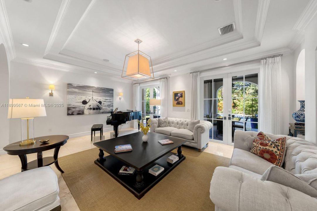 Recently Sold: $5,500,000 (6 beds, 6 baths, 5326 Square Feet)