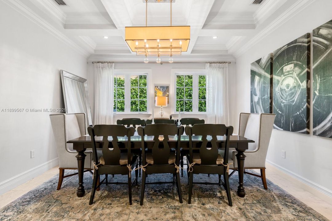 Recently Sold: $5,500,000 (6 beds, 6 baths, 5326 Square Feet)