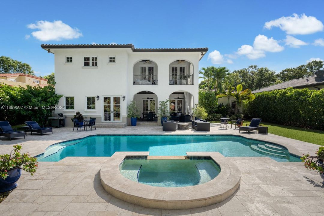 Recently Sold: $5,500,000 (6 beds, 6 baths, 5326 Square Feet)
