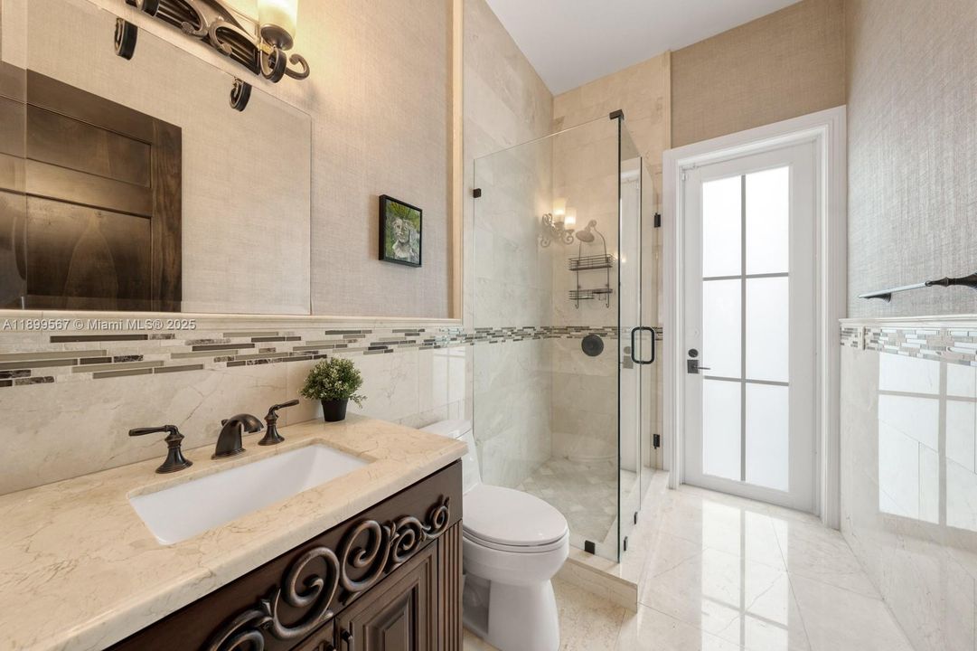 Recently Sold: $5,500,000 (6 beds, 6 baths, 5326 Square Feet)