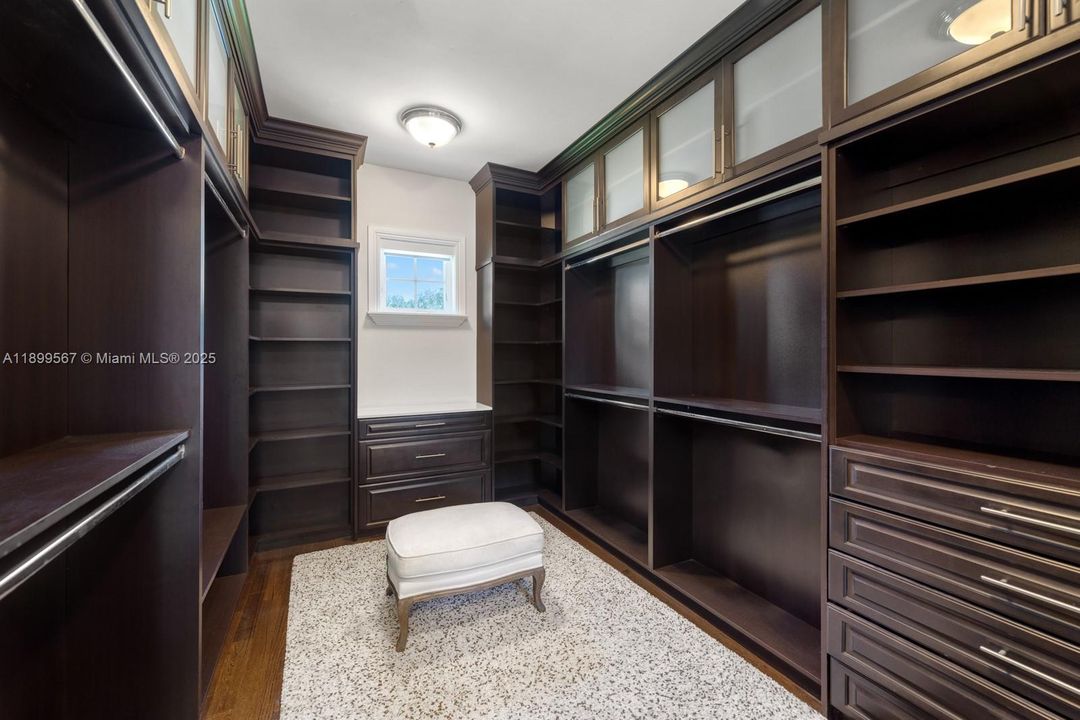 Recently Sold: $5,500,000 (6 beds, 6 baths, 5326 Square Feet)