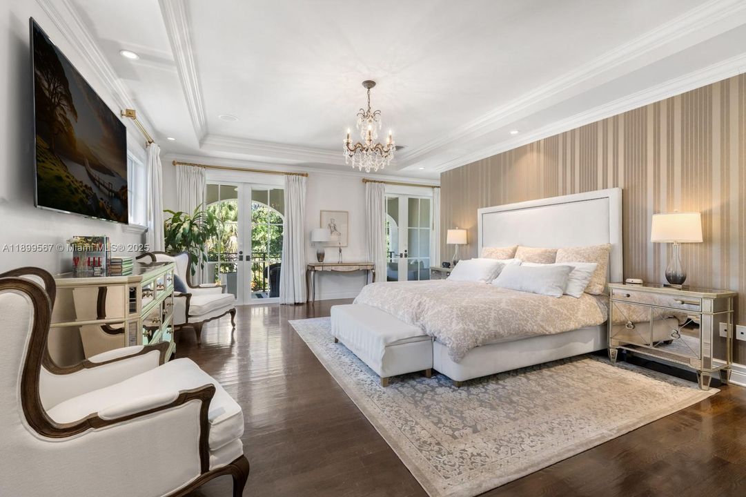 Recently Sold: $5,500,000 (6 beds, 6 baths, 5326 Square Feet)