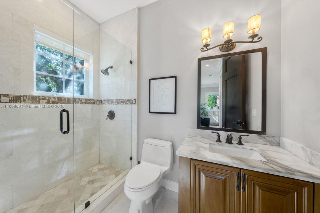 Recently Sold: $5,500,000 (6 beds, 6 baths, 5326 Square Feet)