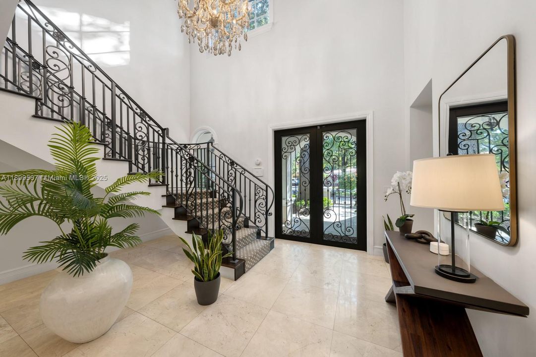 Recently Sold: $5,500,000 (6 beds, 6 baths, 5326 Square Feet)