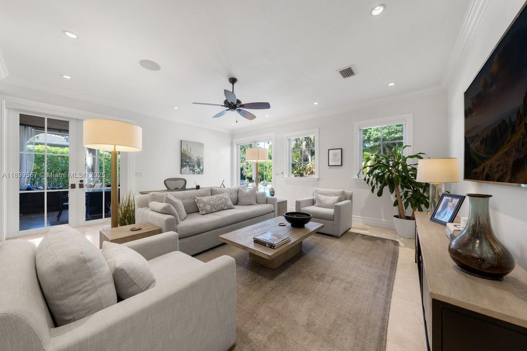 Recently Sold: $5,500,000 (6 beds, 6 baths, 5326 Square Feet)