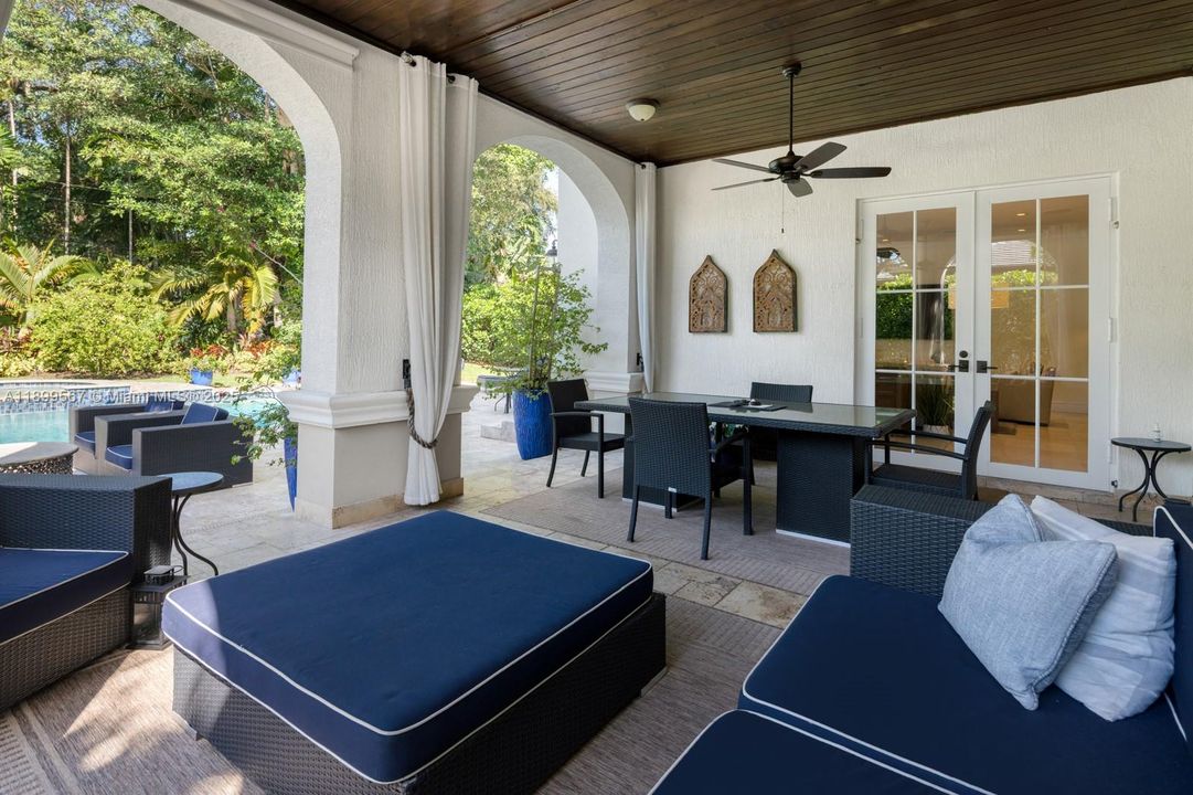 Recently Sold: $5,500,000 (6 beds, 6 baths, 5326 Square Feet)