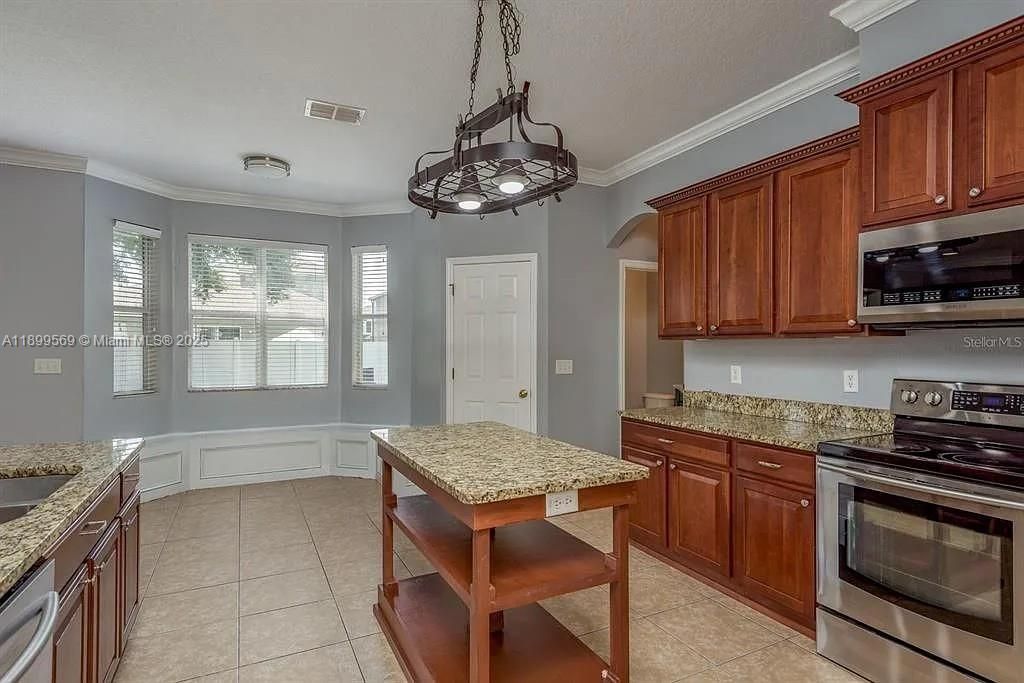 出租: $2,500 (4 贝兹, 3 浴室, 2656 平方英尺)