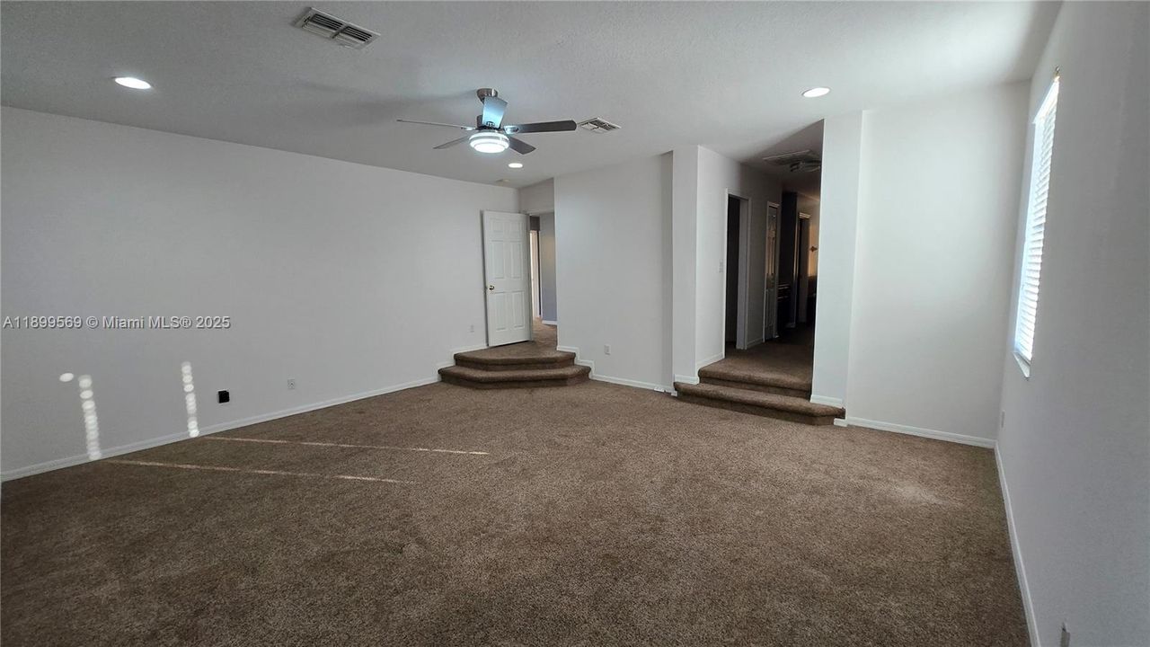 出租: $2,500 (4 贝兹, 3 浴室, 2656 平方英尺)