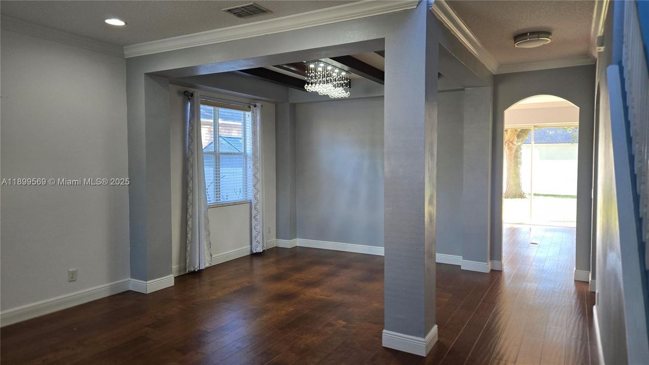 出租: $2,500 (4 贝兹, 3 浴室, 2656 平方英尺)