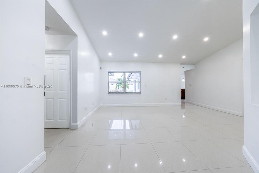 Recently Rented: $5,000 (6 beds, 4 baths, 2367 Square Feet)