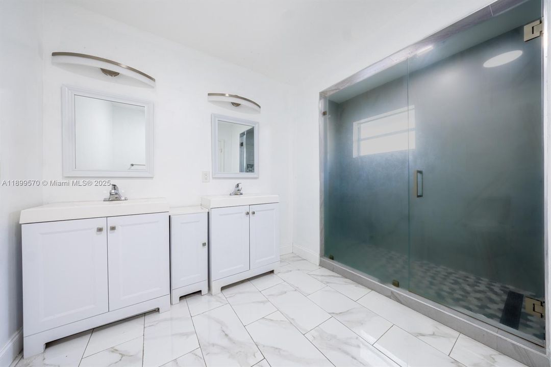 Recently Rented: $5,000 (6 beds, 4 baths, 2367 Square Feet)