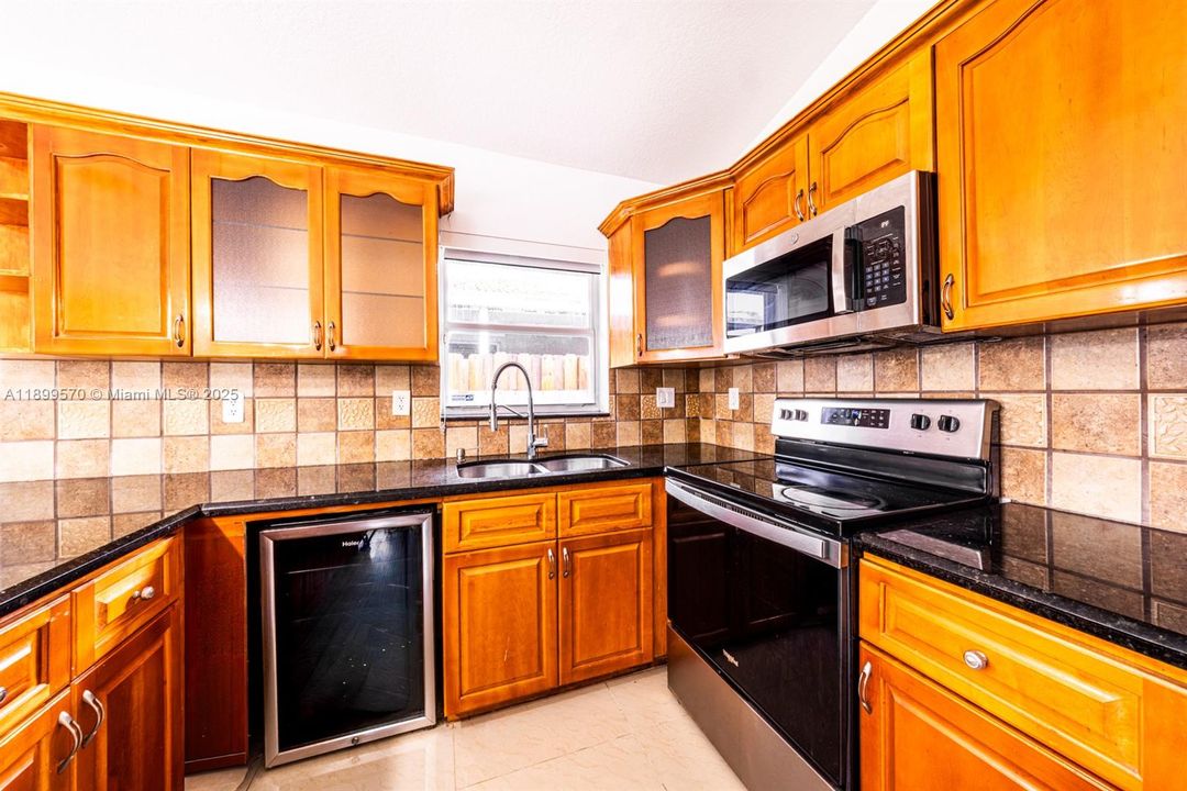 Recently Rented: $5,000 (6 beds, 4 baths, 2367 Square Feet)