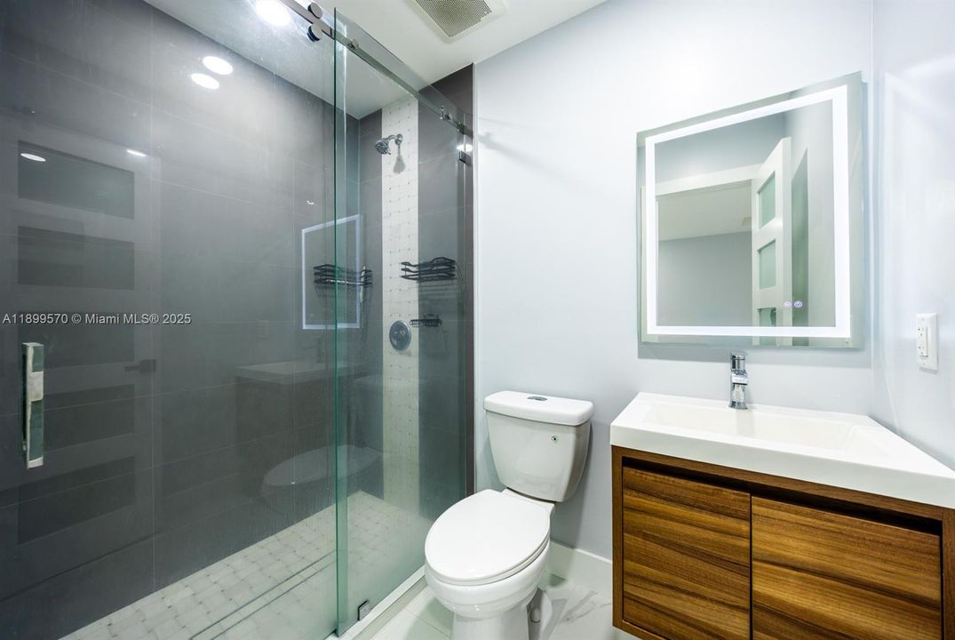 Recently Rented: $5,000 (6 beds, 4 baths, 2367 Square Feet)