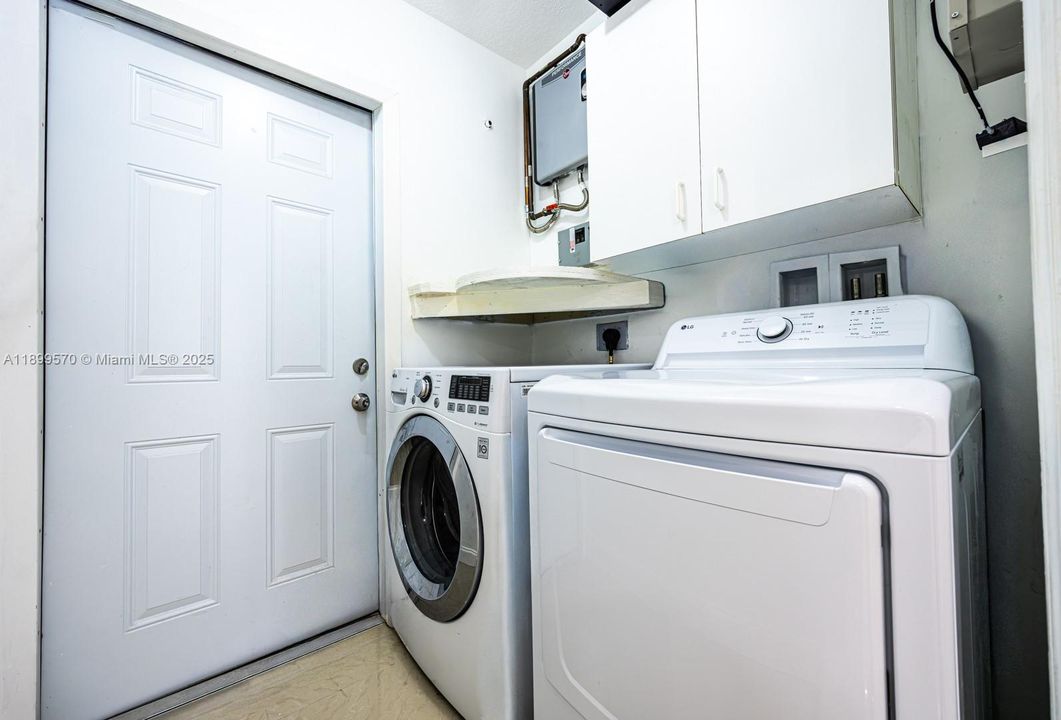 Recently Rented: $5,000 (6 beds, 4 baths, 2367 Square Feet)