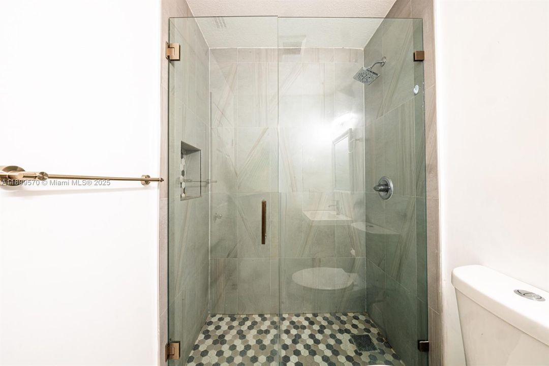 Recently Rented: $5,000 (6 beds, 4 baths, 2367 Square Feet)